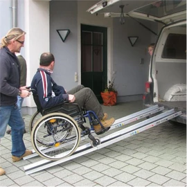 Rámpa alumínium kihúzható, csúszásgátlóval bevont 153mm széles,3mm vastag Al, 1,0m/1,8m;300kg/db, CE-vel